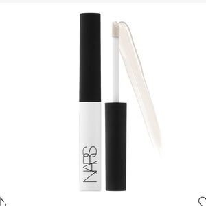 NARS. Smudge proof eyeshadow base